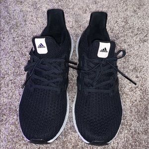 black ultraboosts
